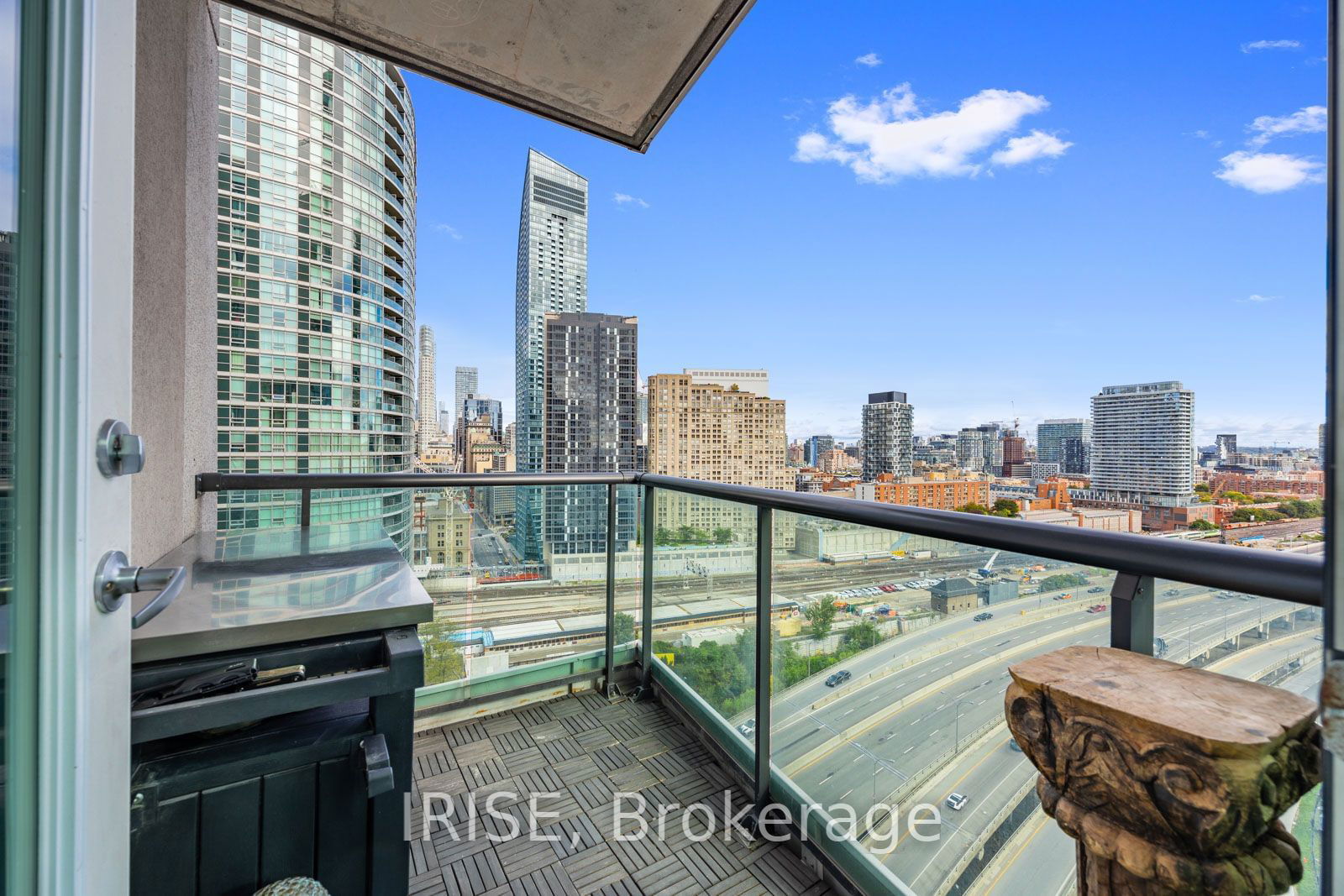 16 Yonge St, unit 2205 for sale