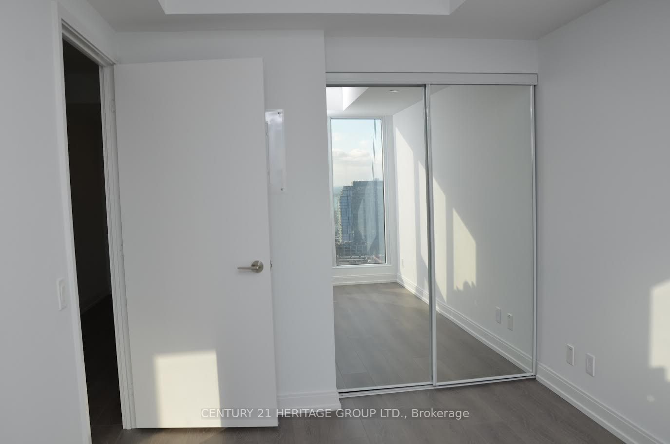 181 Dundas St E, unit 2607 for rent