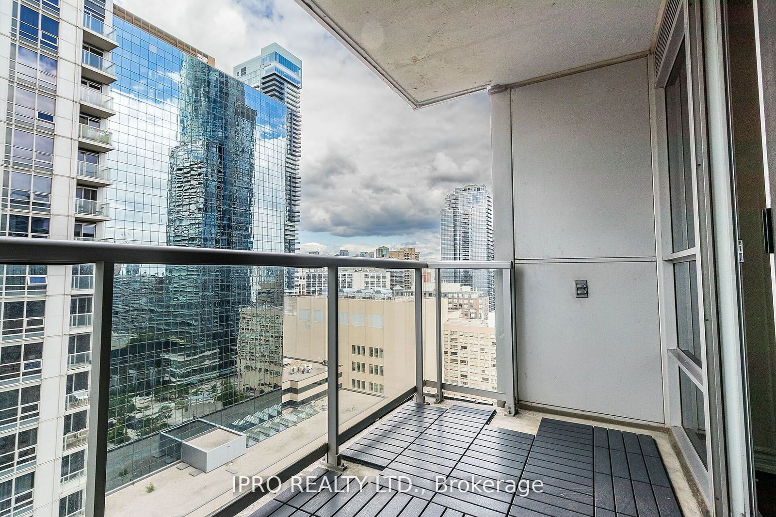 761 Bay St, unit 2401 for sale