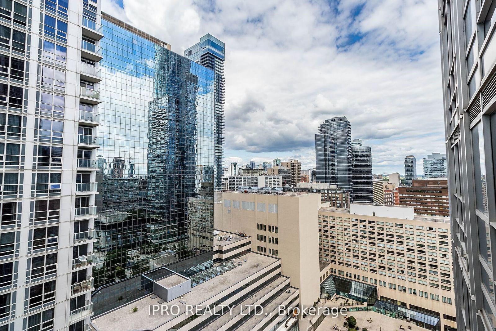 761 Bay St, unit 2401 for sale