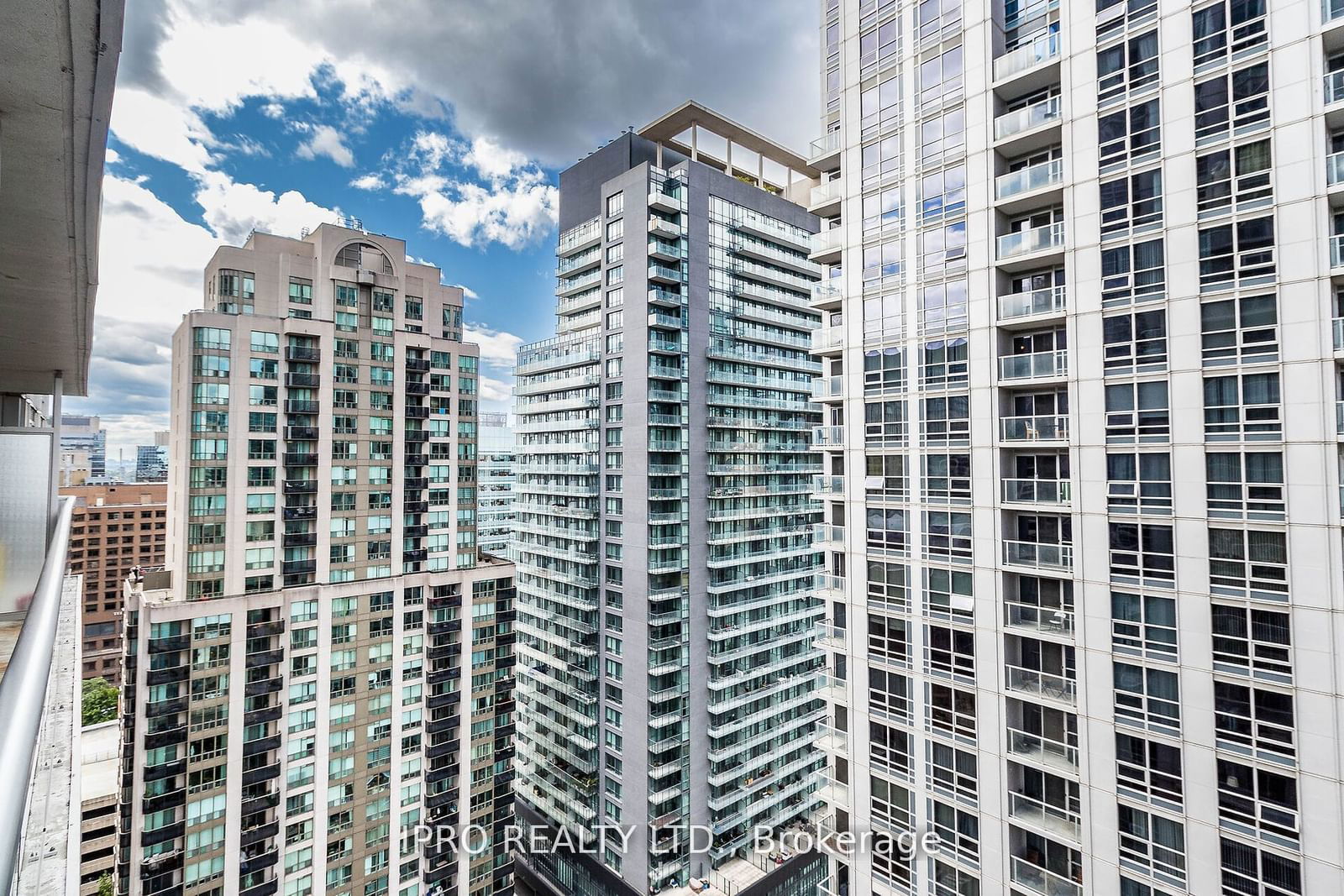 761 Bay St, unit 2401 for sale