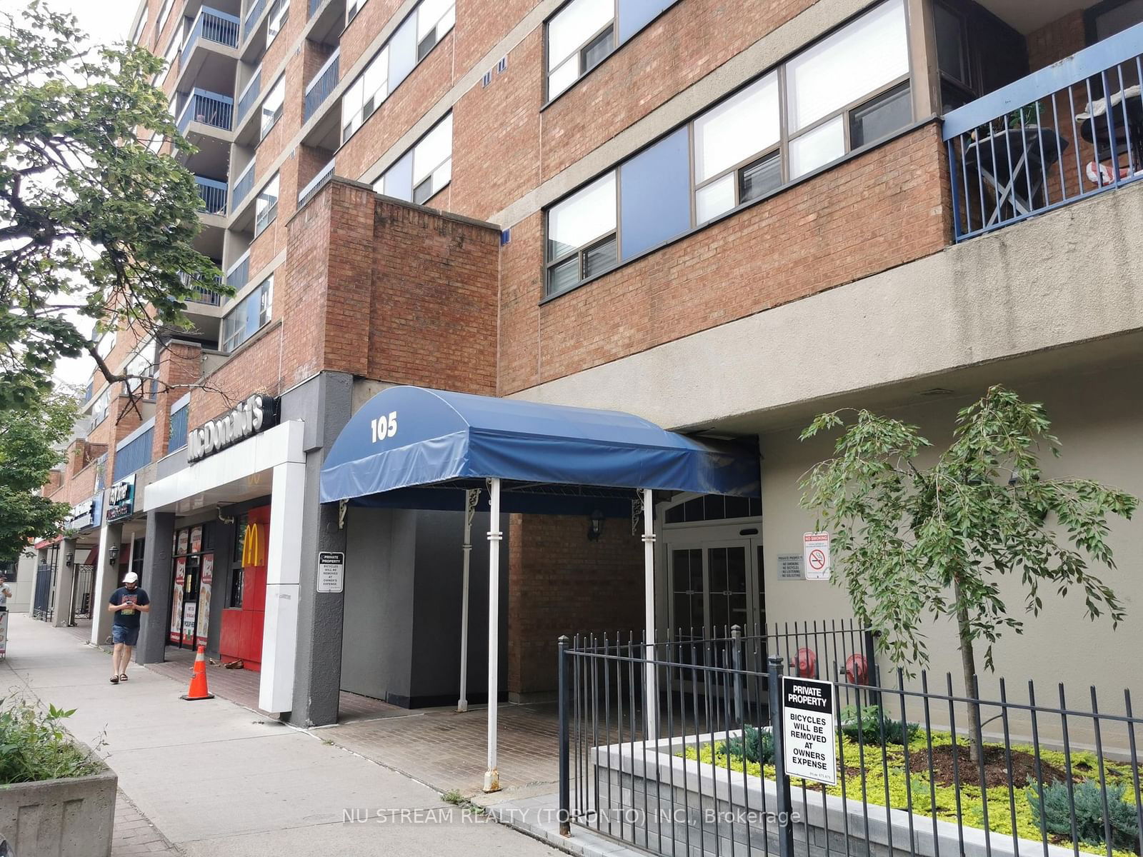 105 McCaul St, unit 602 for sale