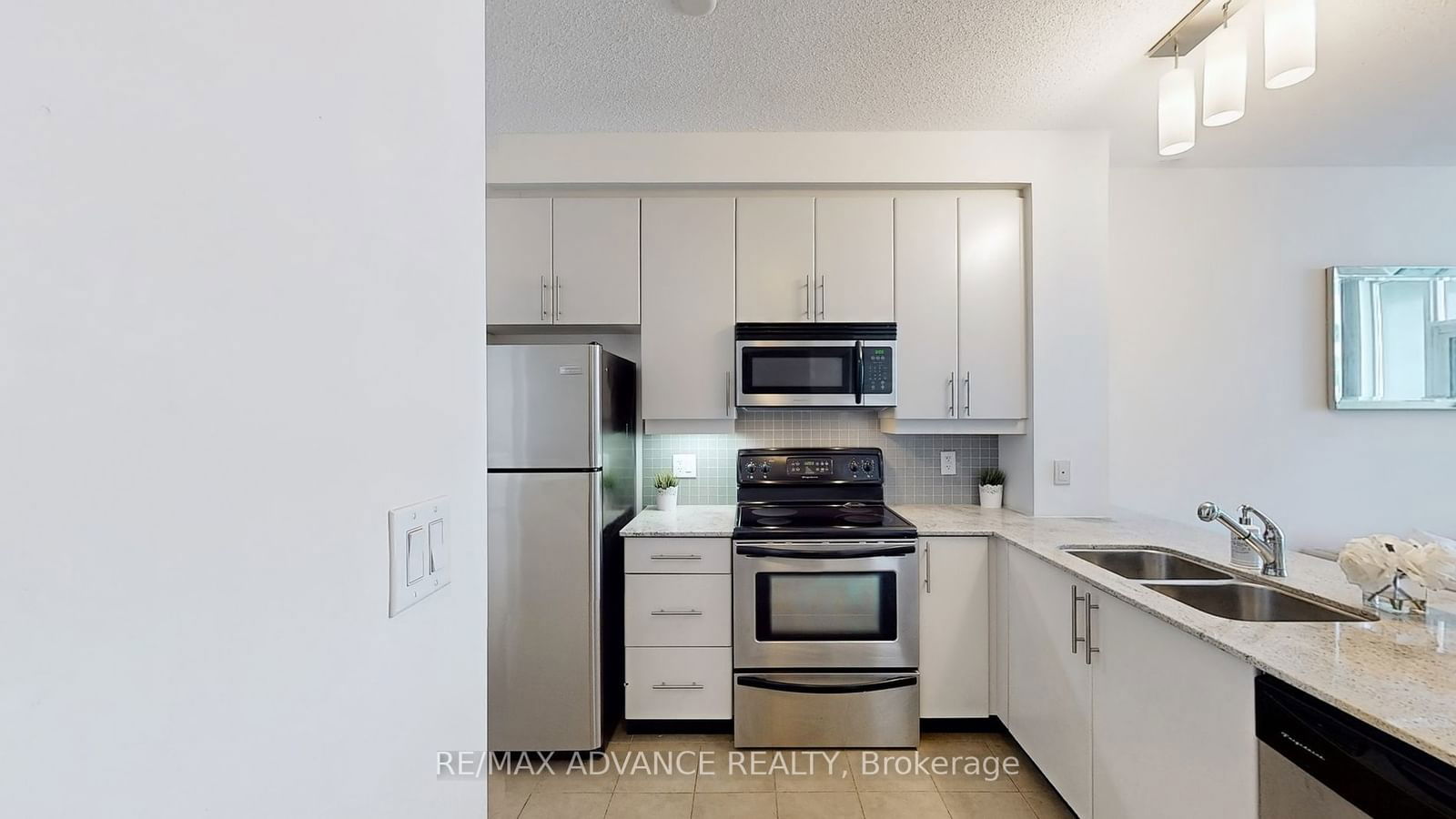 18 Harbour St, unit 3307 for rent