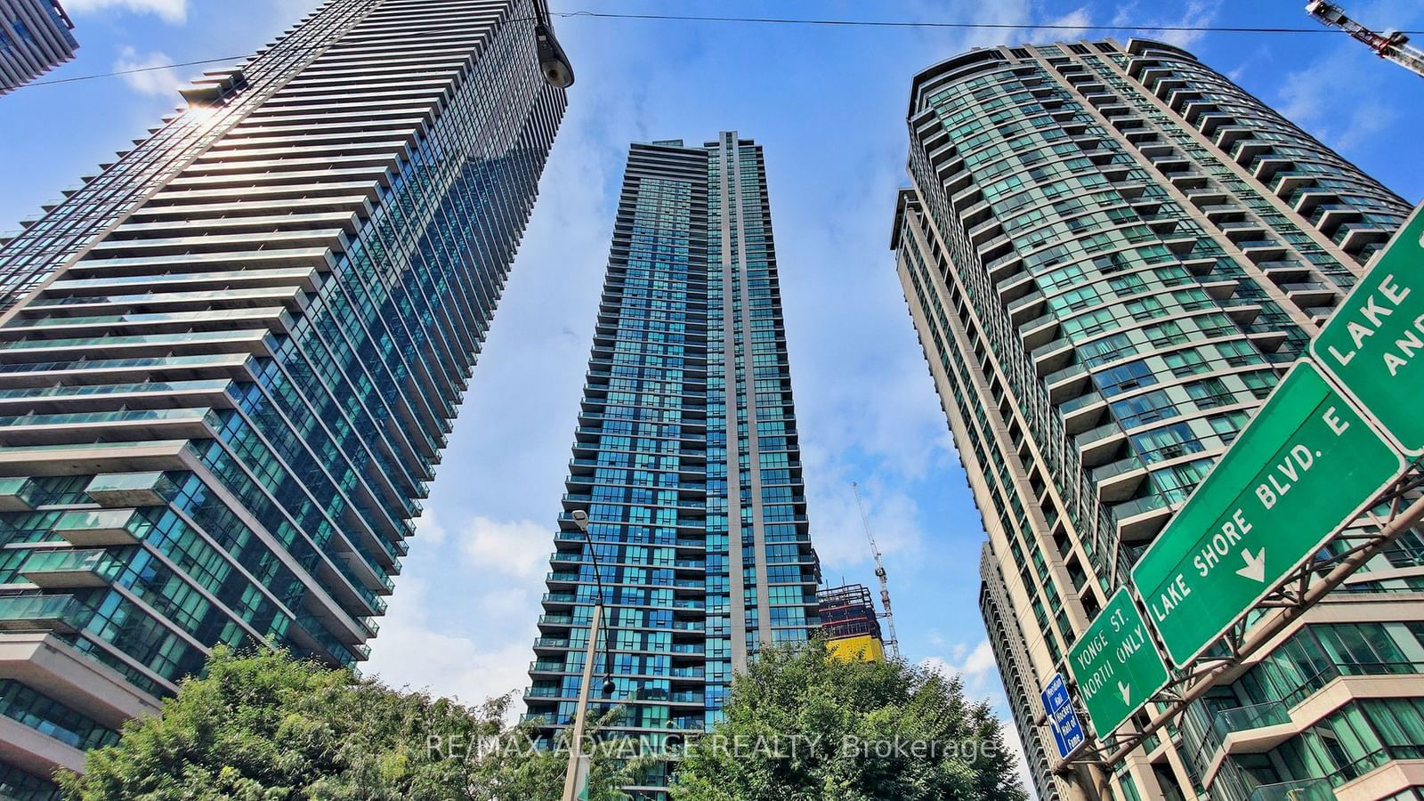 18 Harbour St, unit 3307 for rent