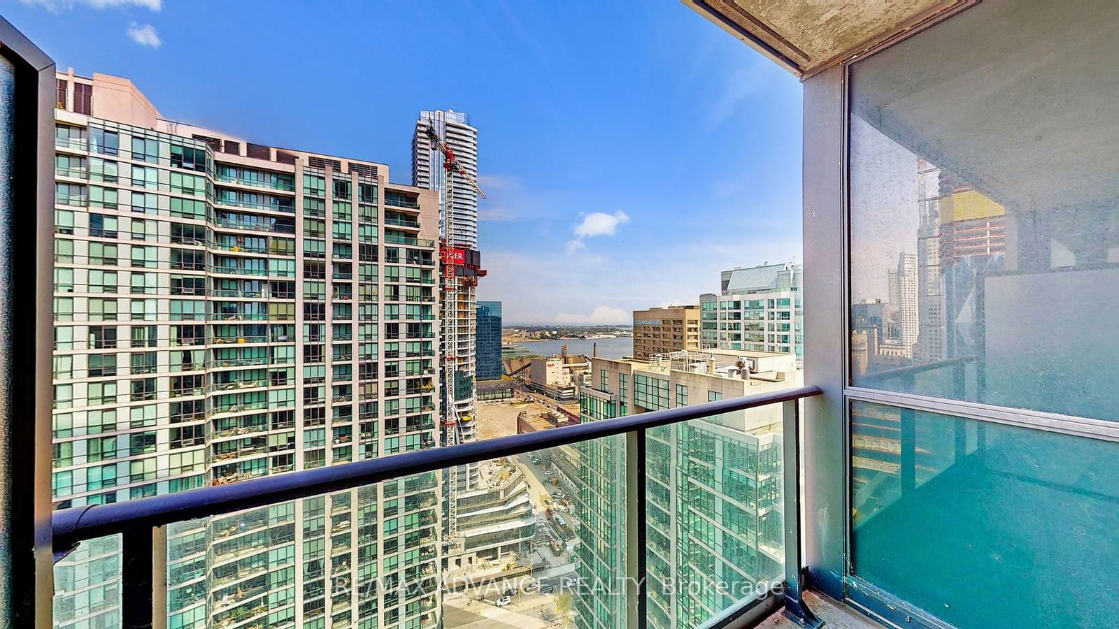 18 Harbour St, unit 3307 for rent