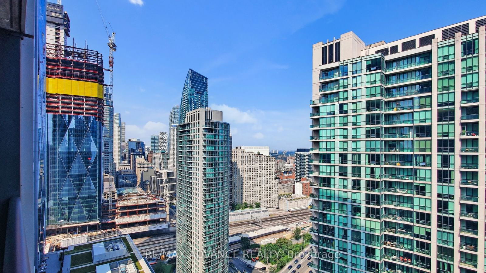 18 Harbour St, unit 3307 for rent