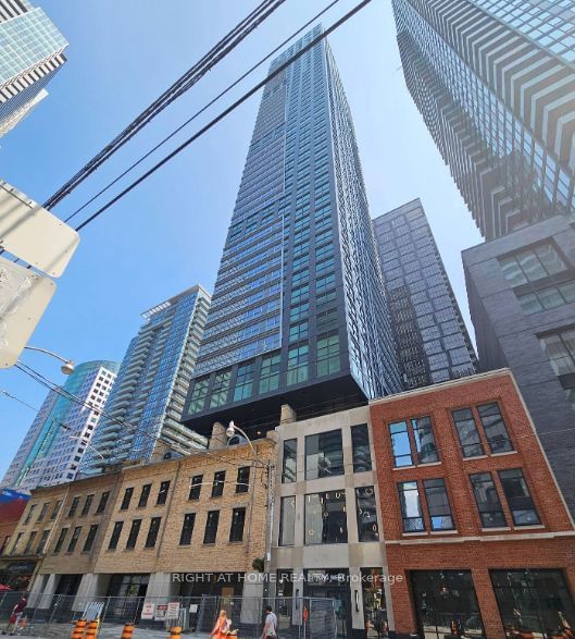 327 King St W, unit 4104 for rent