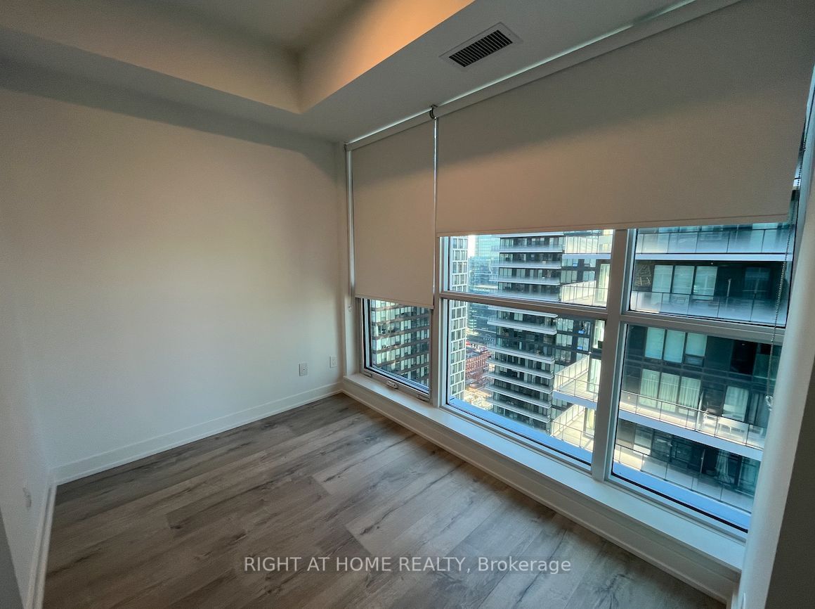 327 King St W, unit 4104 for rent