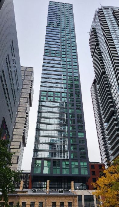 327 King St W, unit 4104 for rent