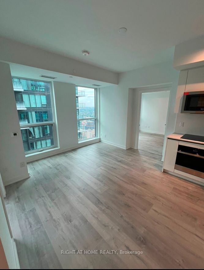 327 King St W, unit 4104 for rent