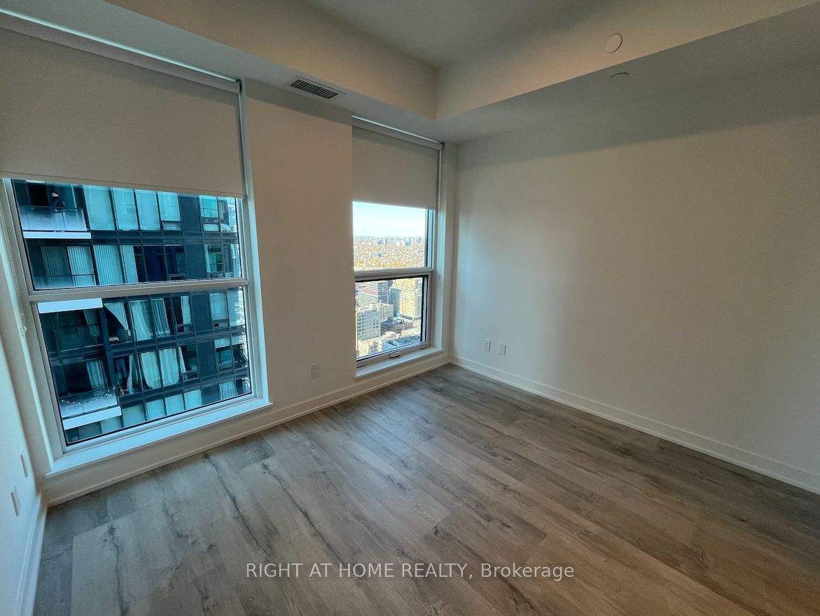 327 King St W, unit 4104 for rent