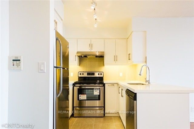 23 Hollywood Ave, unit 3106 for rent