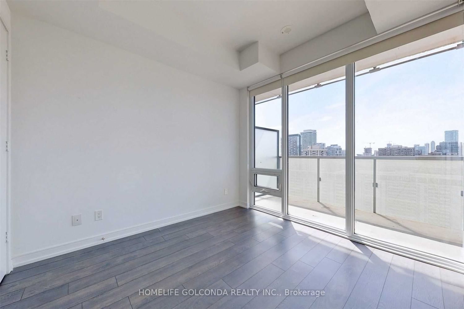 28 Wellesley St E, unit 2702 for rent