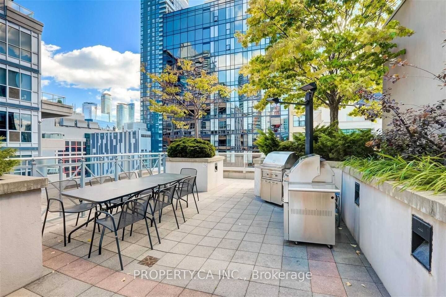 270 Wellington St W, unit 1011 for rent