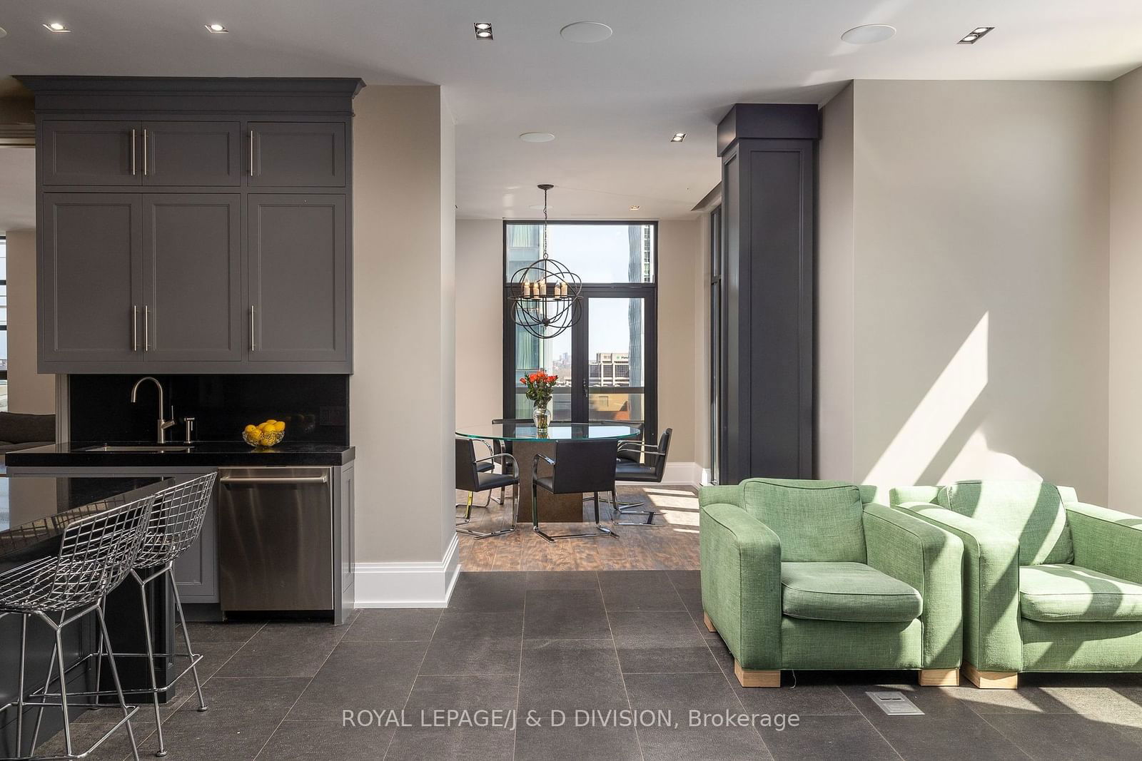 68 Yorkville Ave, unit 1601 for sale