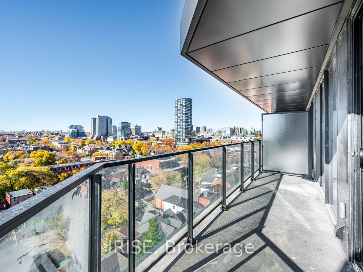 195 McCaul St, unit 1101 for rent