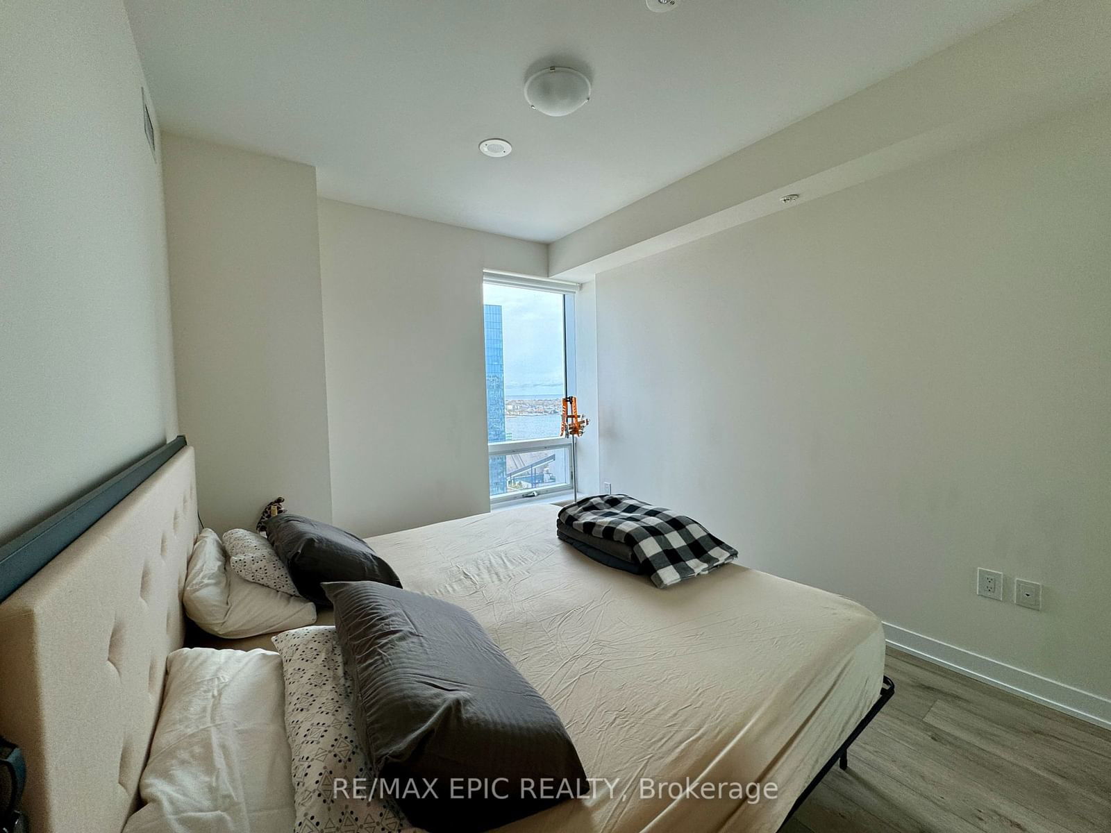 28 Freeland St, unit 2308 for rent