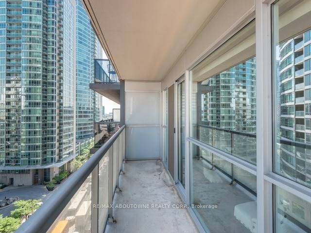 352 Front St W, unit 603 for rent