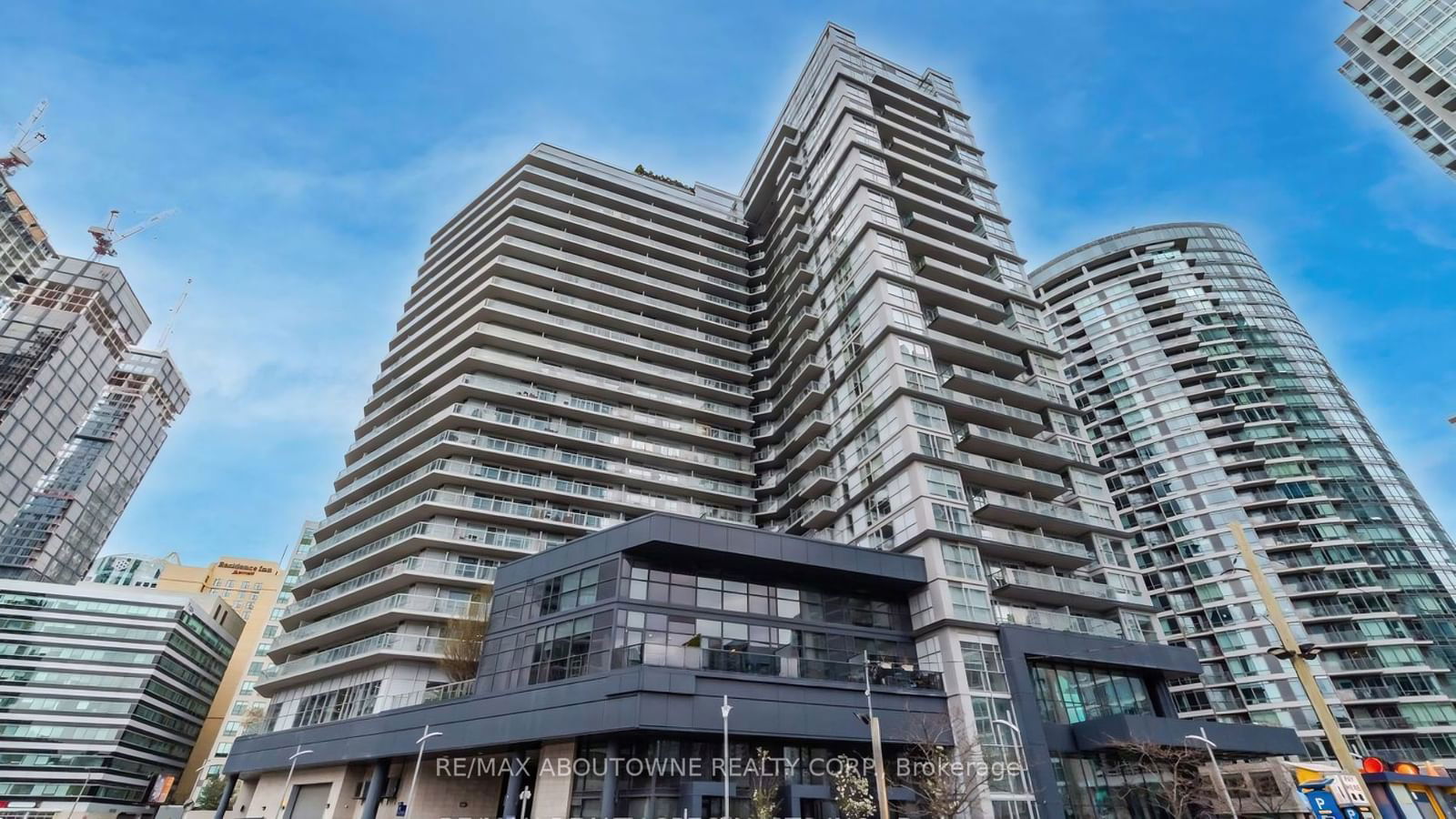 352 Front St W, unit PH4 for rent