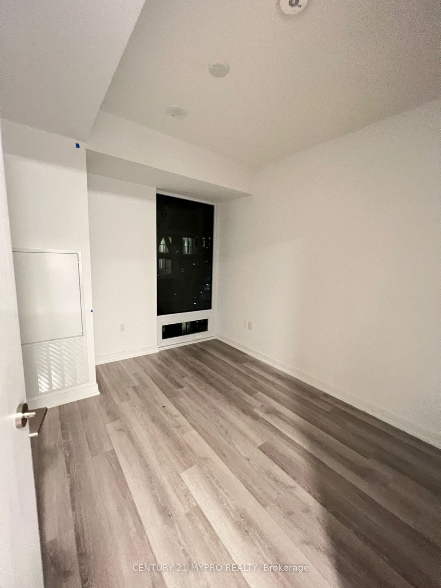 238 Simcoe St, unit 2706 for rent