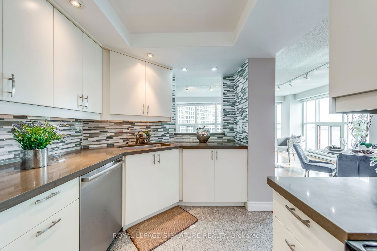 77 Harbour Sq, unit 2207 for sale