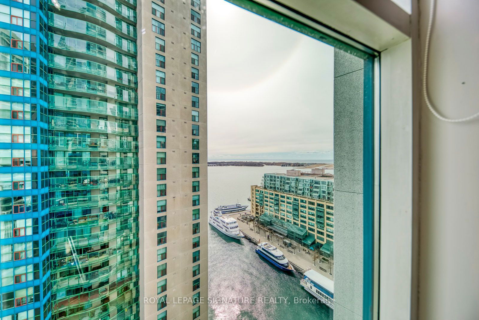 77 Harbour Sq, unit 2207 for sale