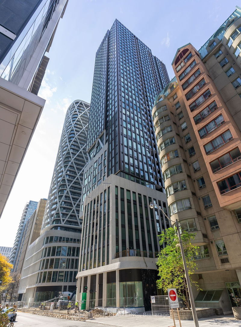 238 Simcoe St, unit 2810 for rent