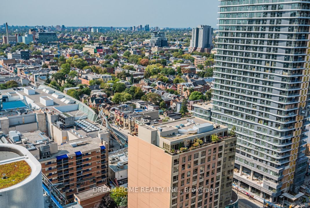 238 Simcoe St, unit 2810 for rent