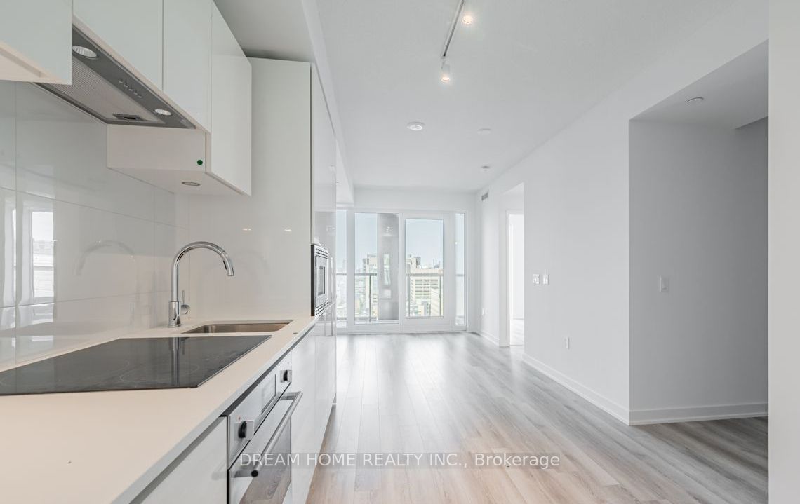 238 Simcoe St, unit 2810 for rent