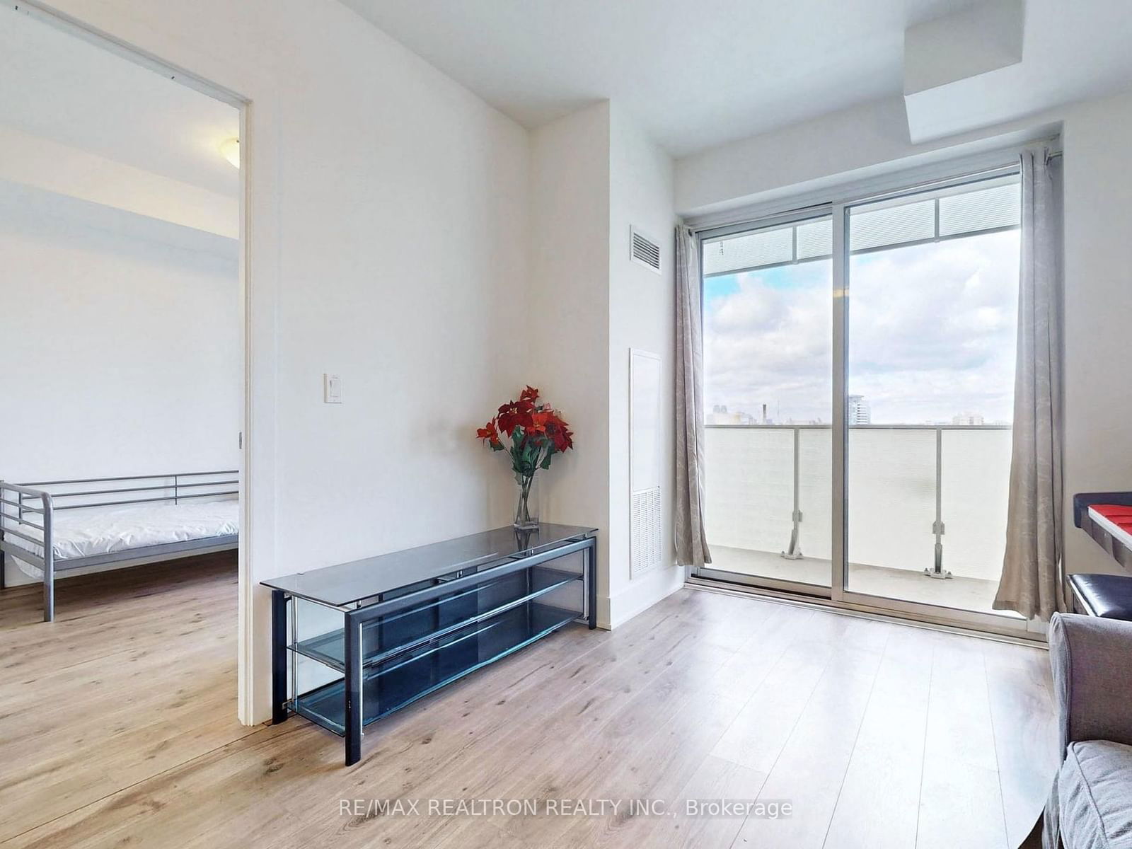 200 Bloor St W, unit 2007 for sale