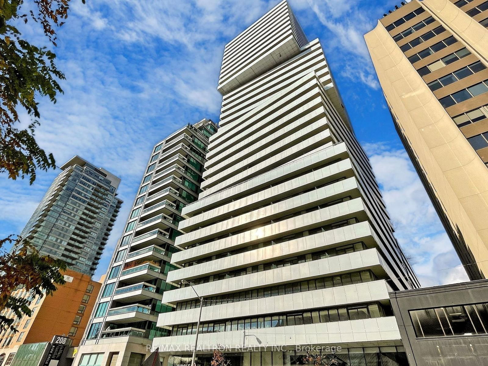 200 Bloor St W, unit 2007 for sale