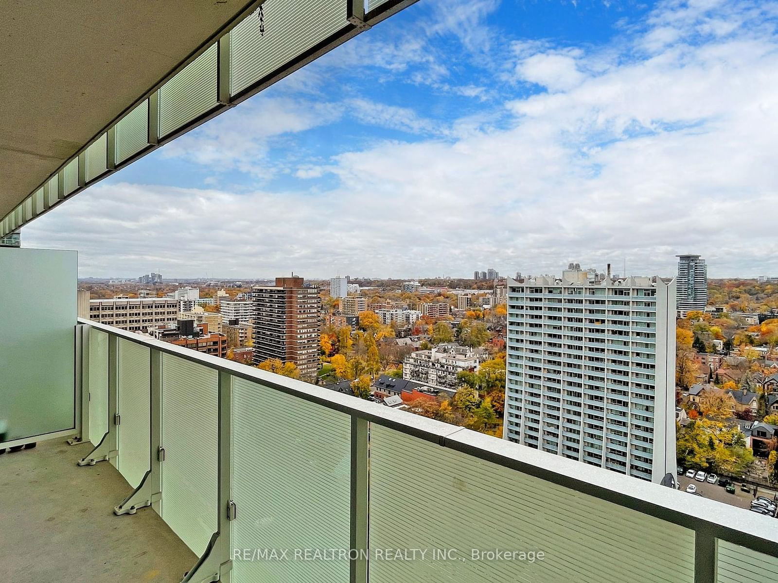 200 Bloor St W, unit 2007 for sale