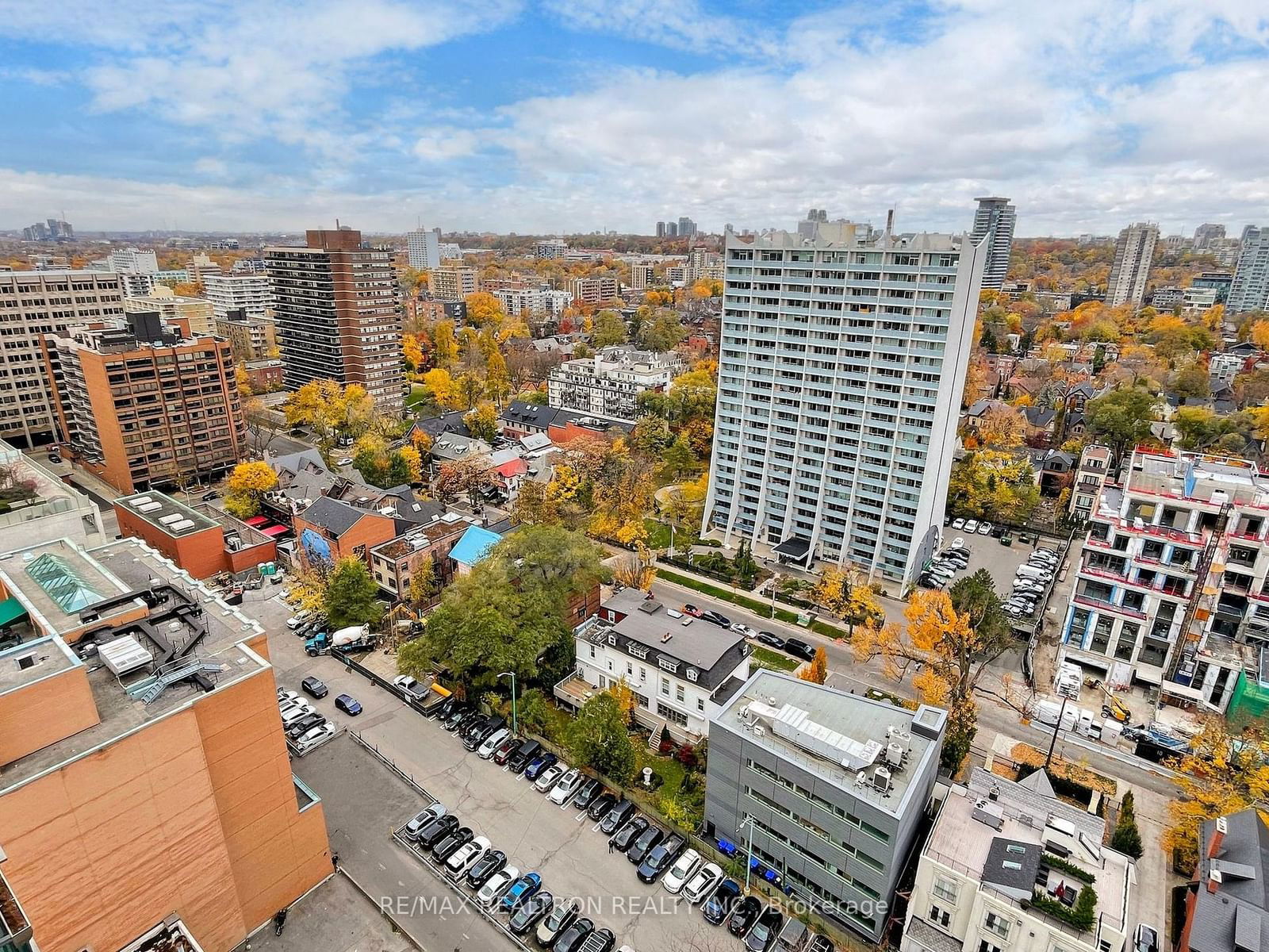 200 Bloor St W, unit 2007 for sale