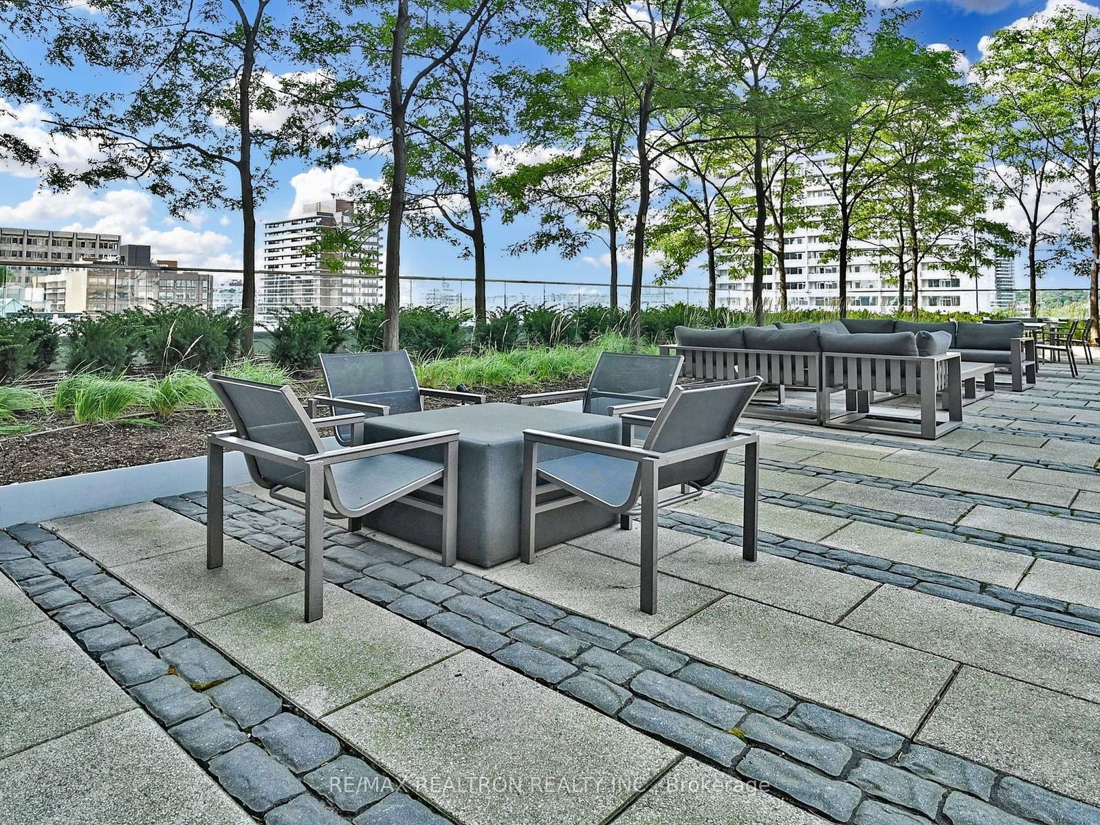 200 Bloor St W, unit 2007 for sale