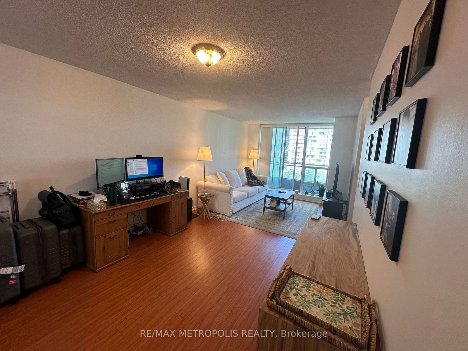 3 Pemberton Ave, unit 905 for rent