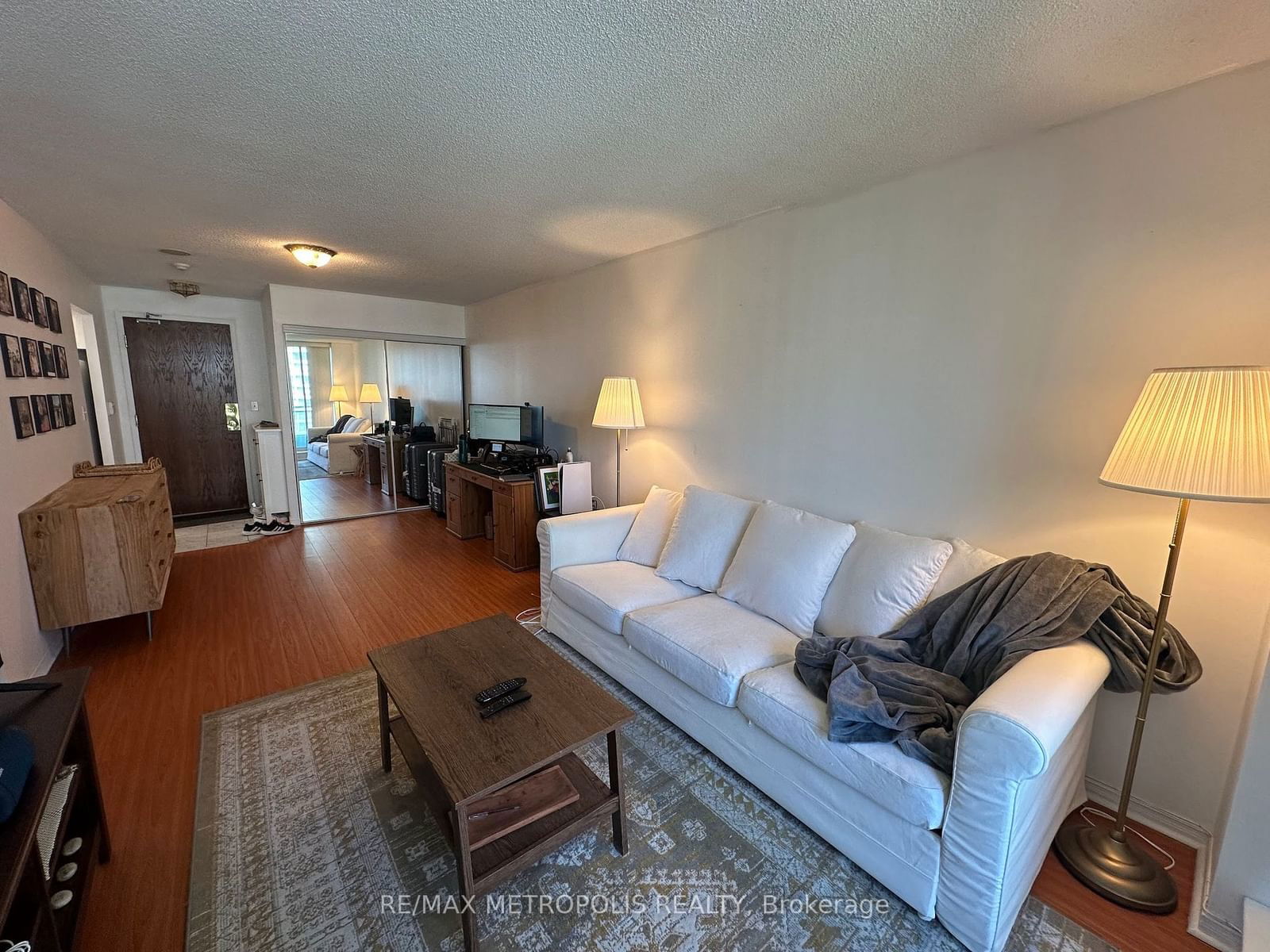 3 Pemberton Ave, unit 905 for rent