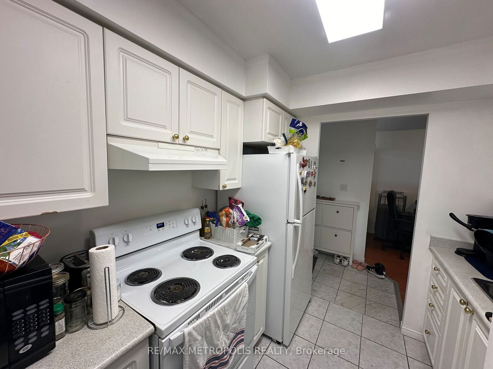 3 Pemberton Ave, unit 905 for rent