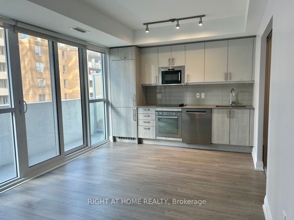 77 Mutual St, unit 605 for rent