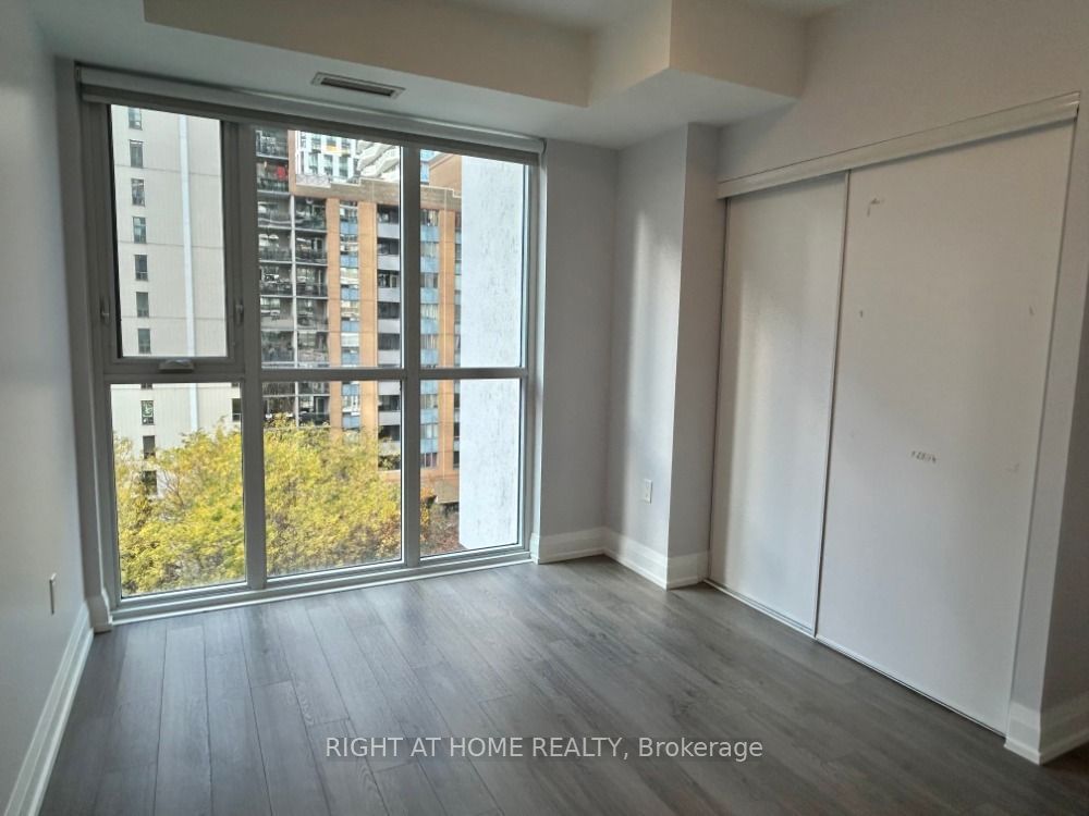 77 Mutual St, unit 605 for rent