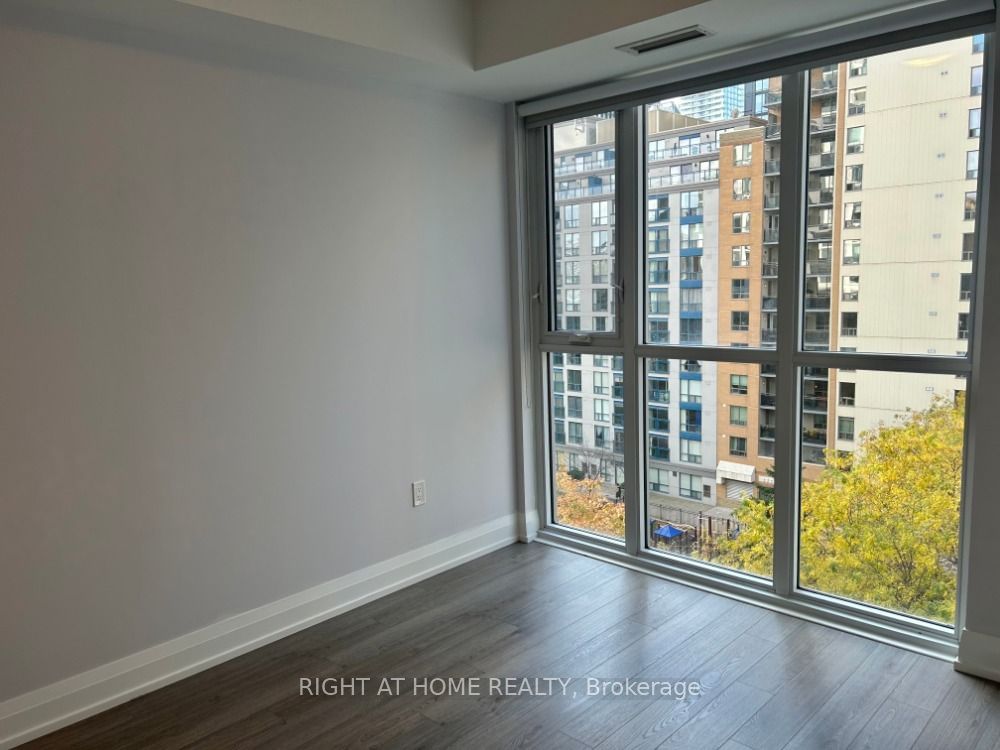 77 Mutual St, unit 605 for rent