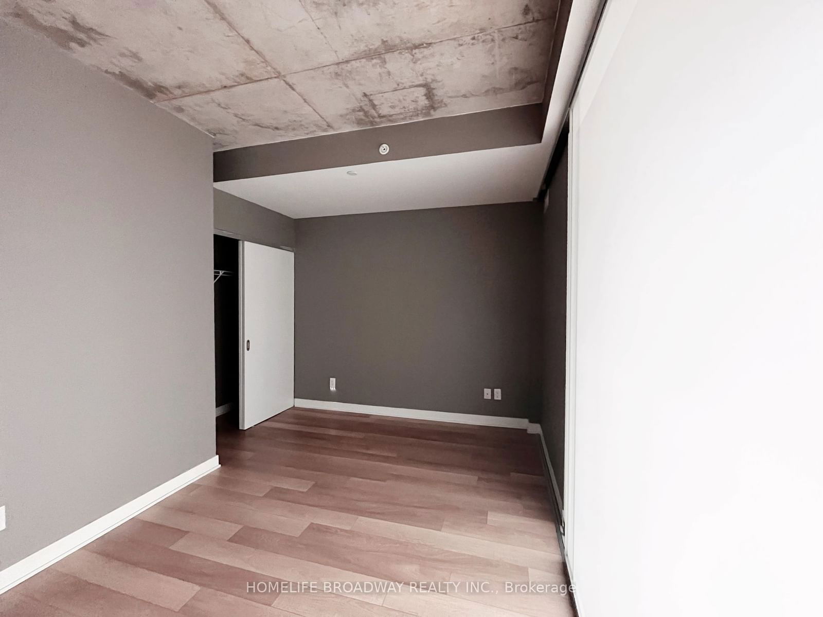 210 Simcoe St, unit 912 for rent