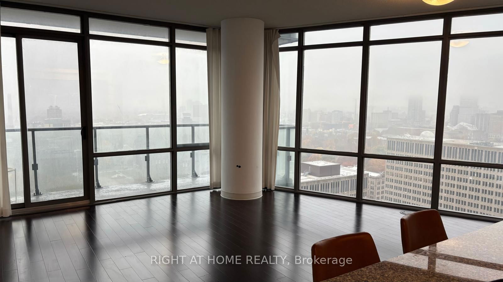 832 Bay St, unit 2703 for rent