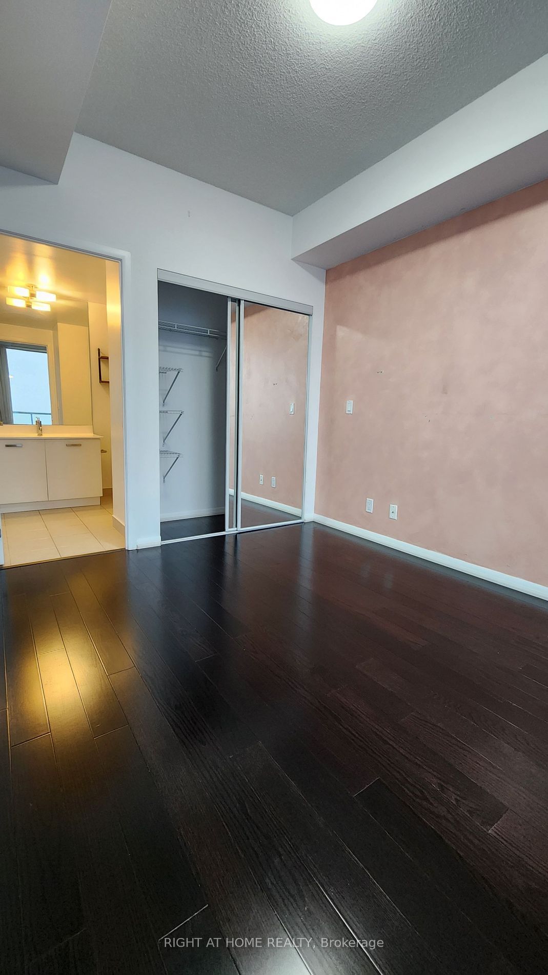 832 Bay St, unit 2703 for rent