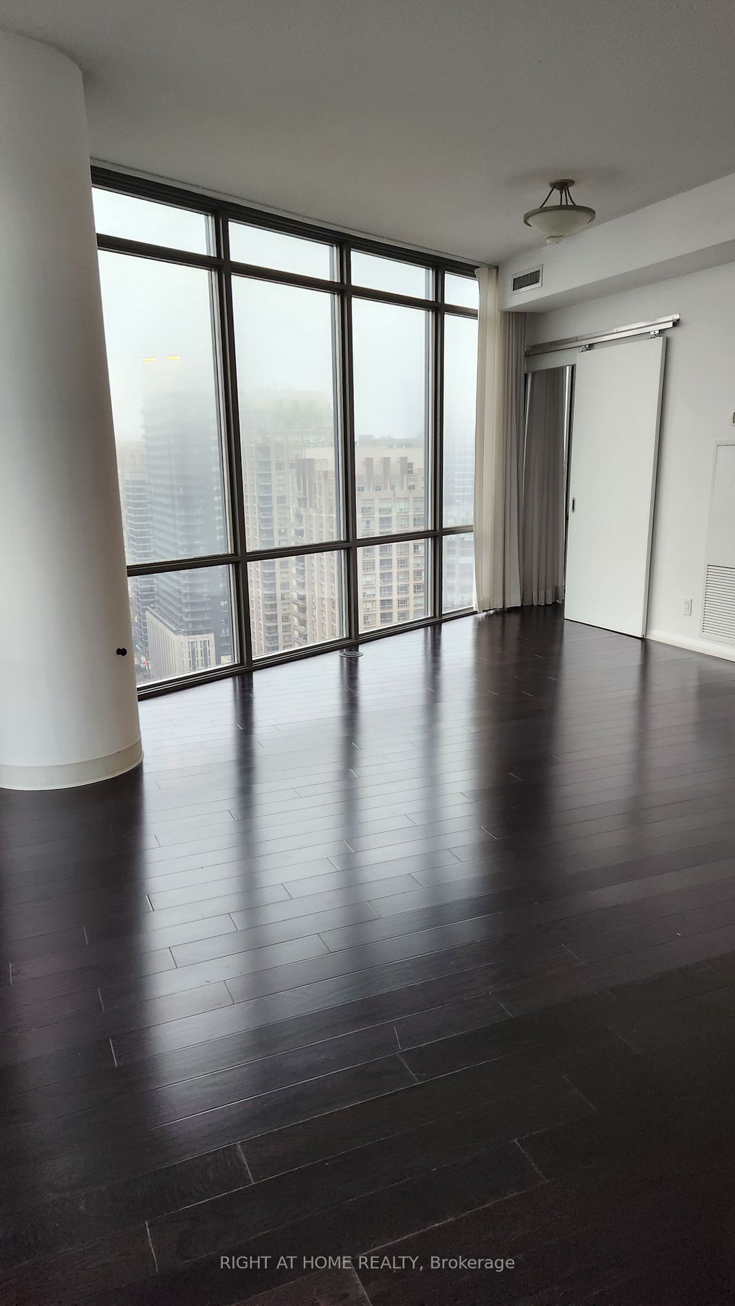 832 Bay St, unit 2703 for rent