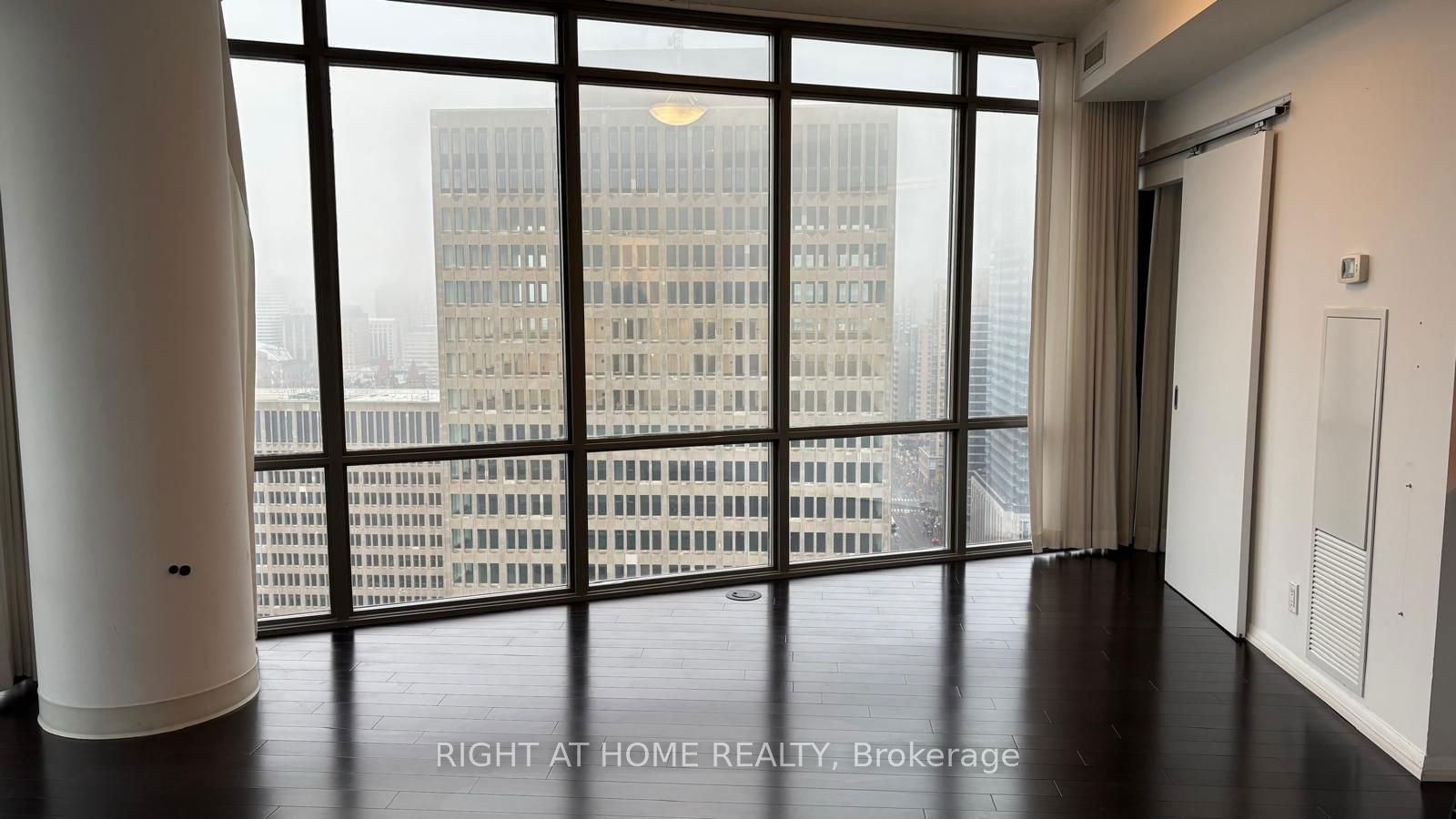 832 Bay St, unit 2703 for rent