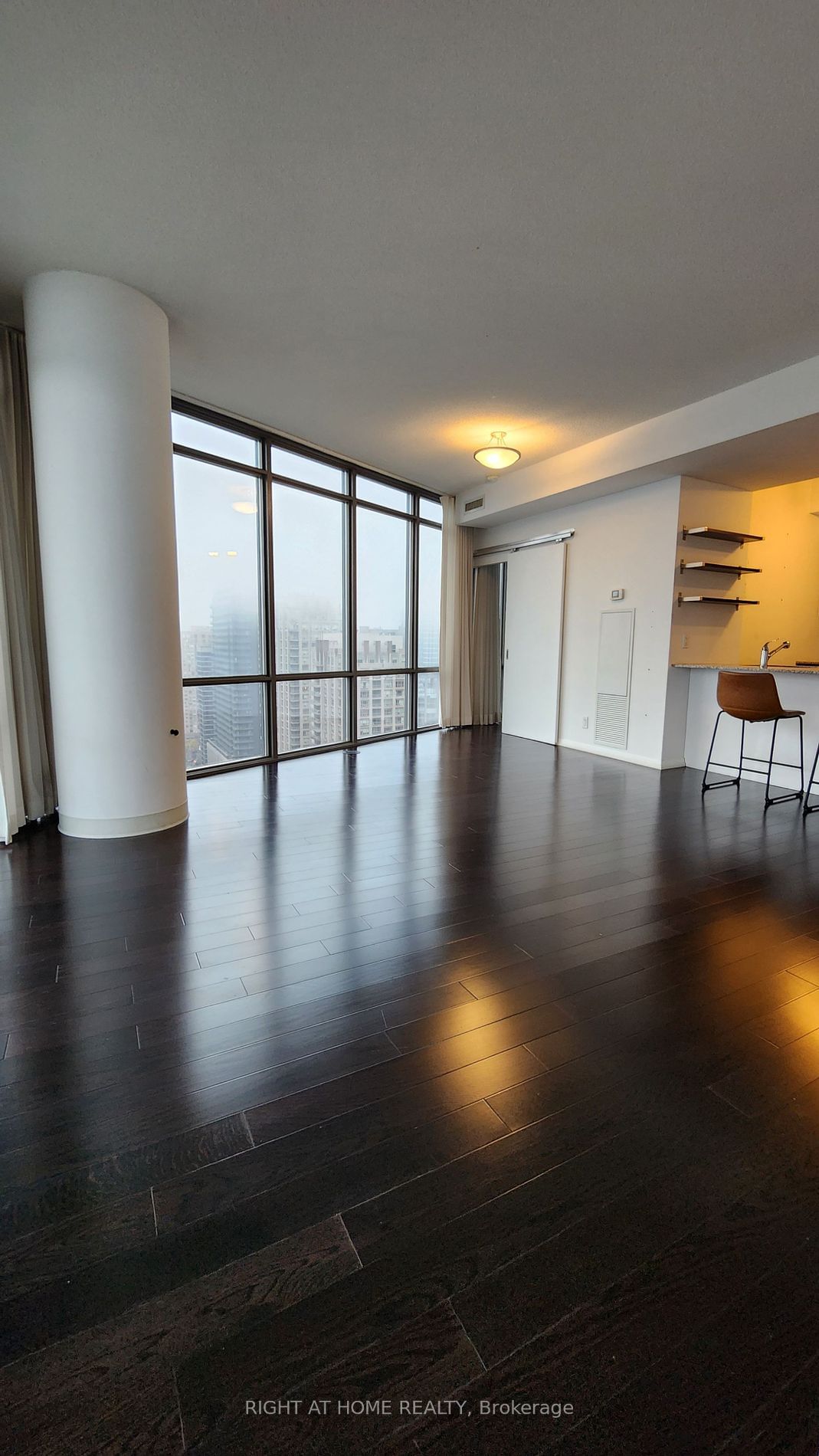 832 Bay St, unit 2703 for rent