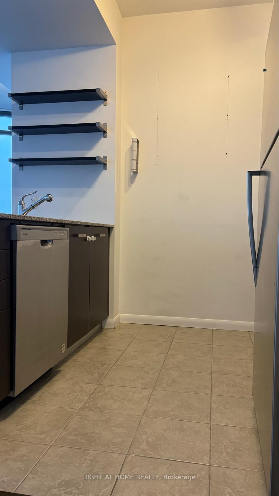 832 Bay St, unit 2703 for rent