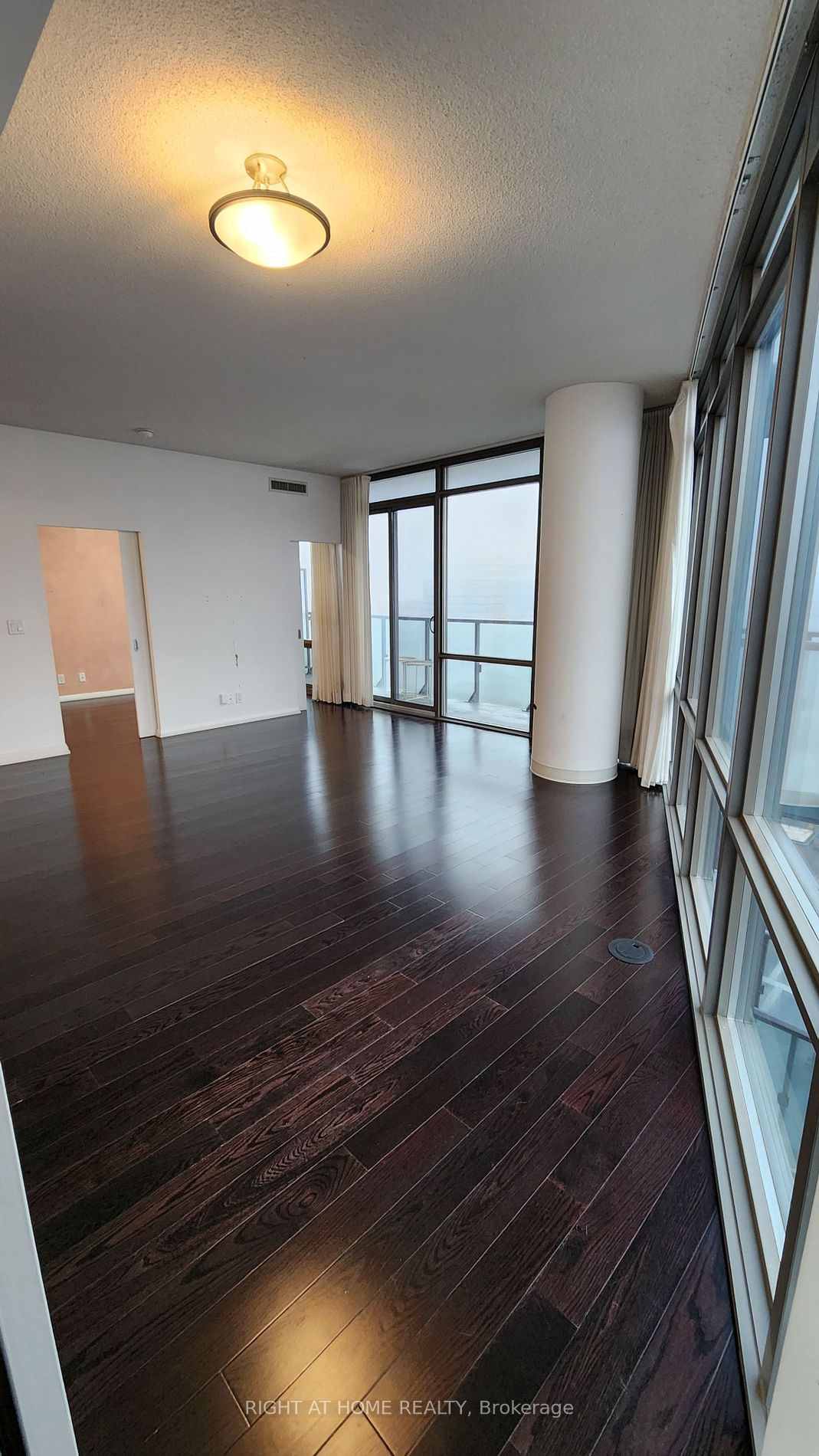 832 Bay St, unit 2703 for rent