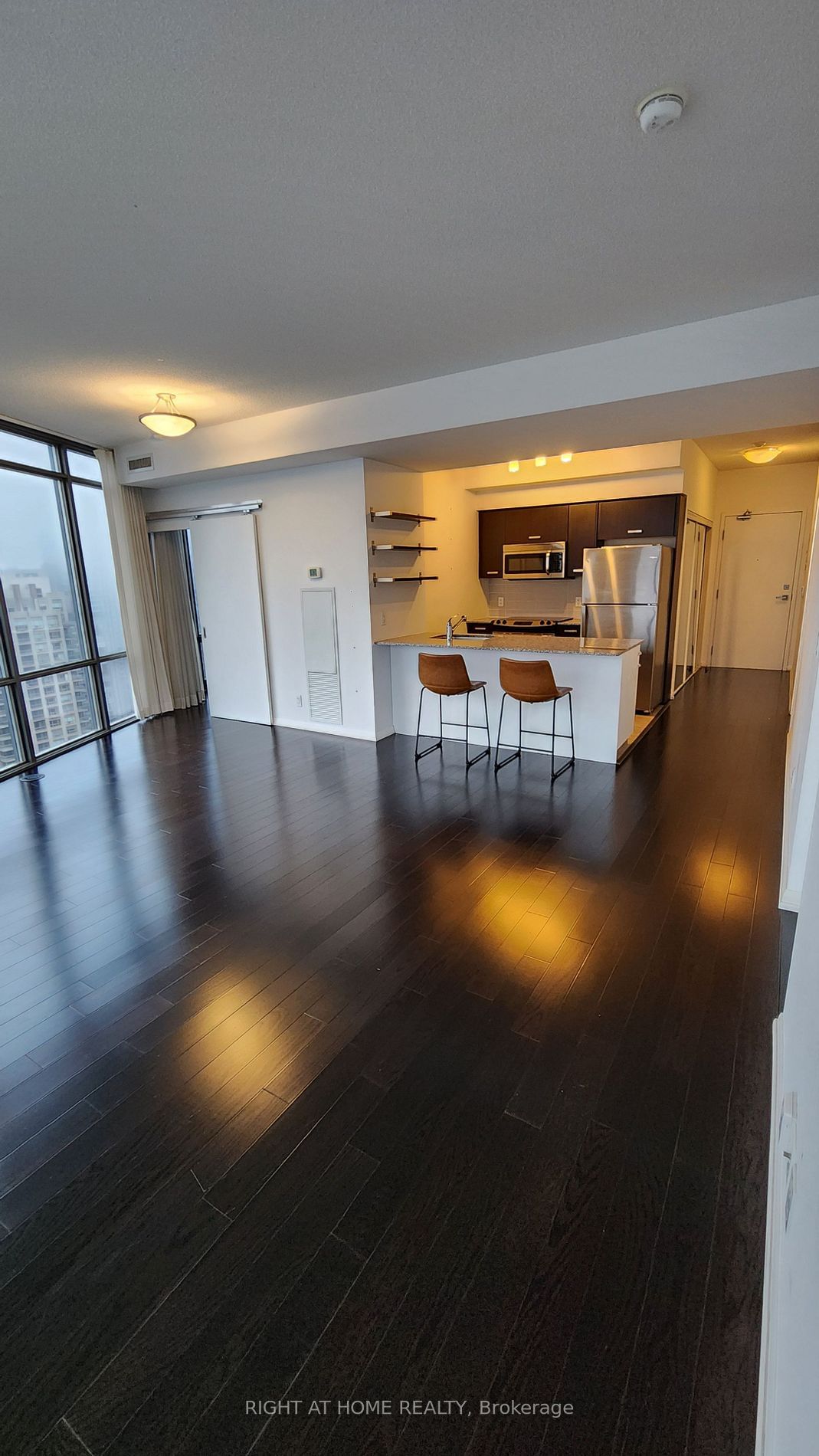 832 Bay St, unit 2703 for rent