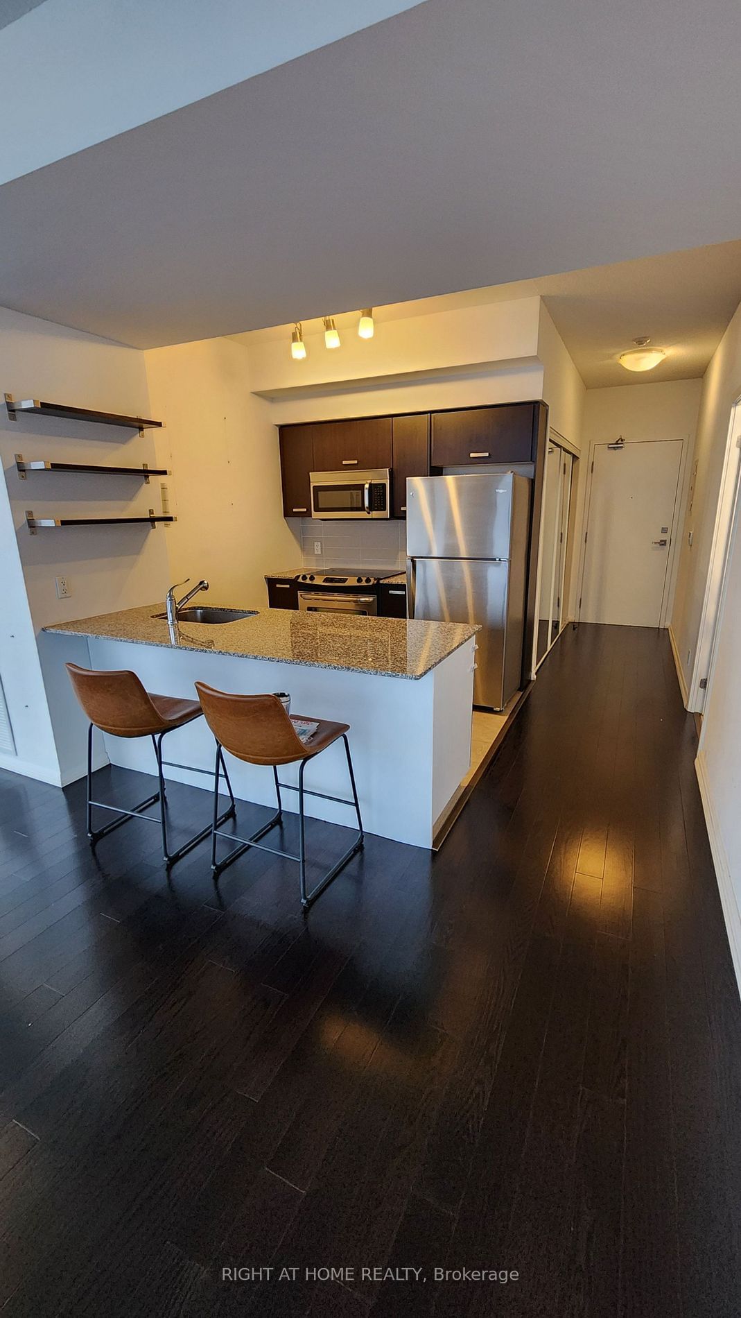 832 Bay St, unit 2703 for rent